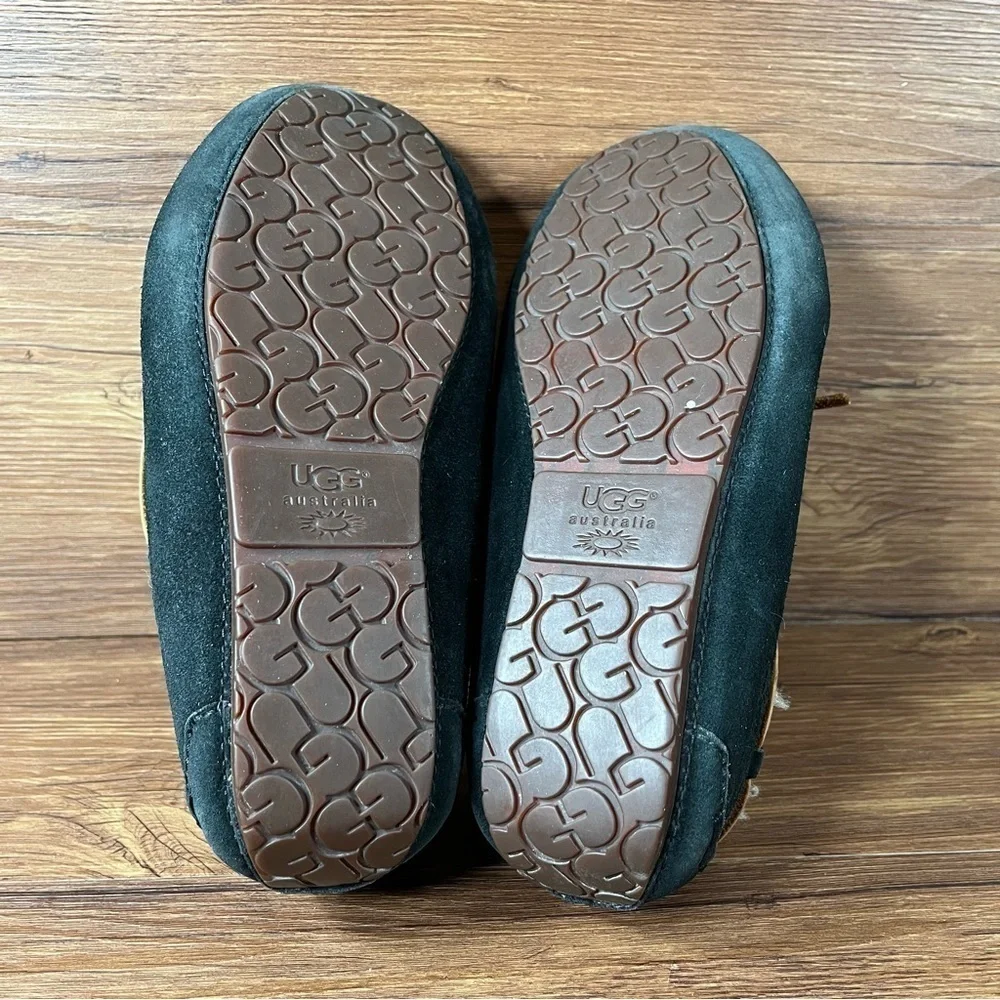 UGG Dakota Black Suede‎ Slippers Moccasins Size 4Y Shoes
